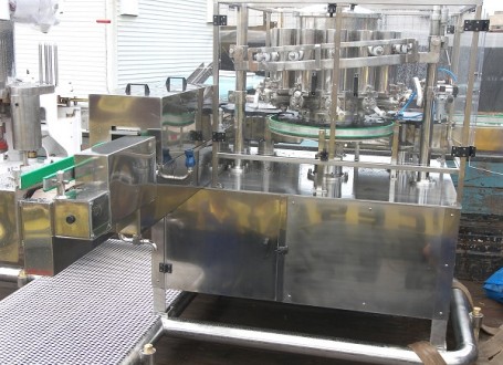 USIMAQ Fabricação e Montagem Industrial - Produtos - Enchedeira Rotativa (Envasadora)