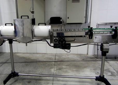 USIMAQ Fabricação e Montagem Industrial - Produtos - Higienizador de Embalagens